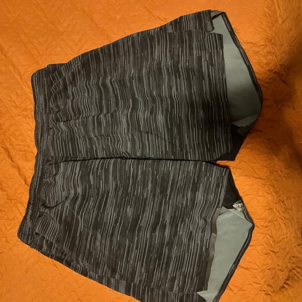 Lululemon surge 6” size LARGE